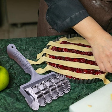 QLux Plastico Pastry Cutter – details