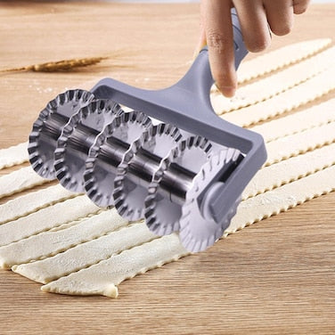 QLux Plastico Pastry Cutter – front view