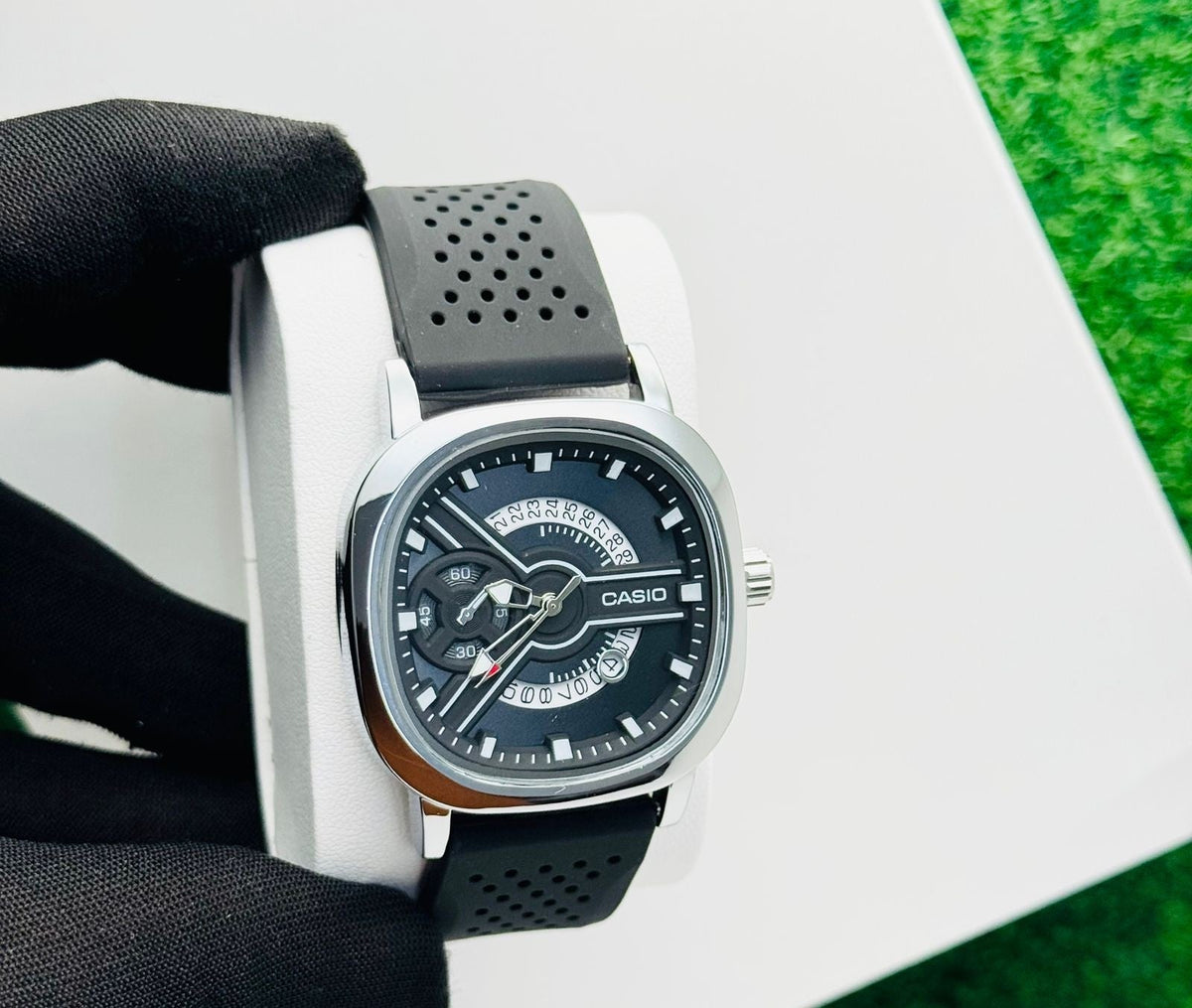 Analog Men’s Wrist Watch | Qamaira UAE