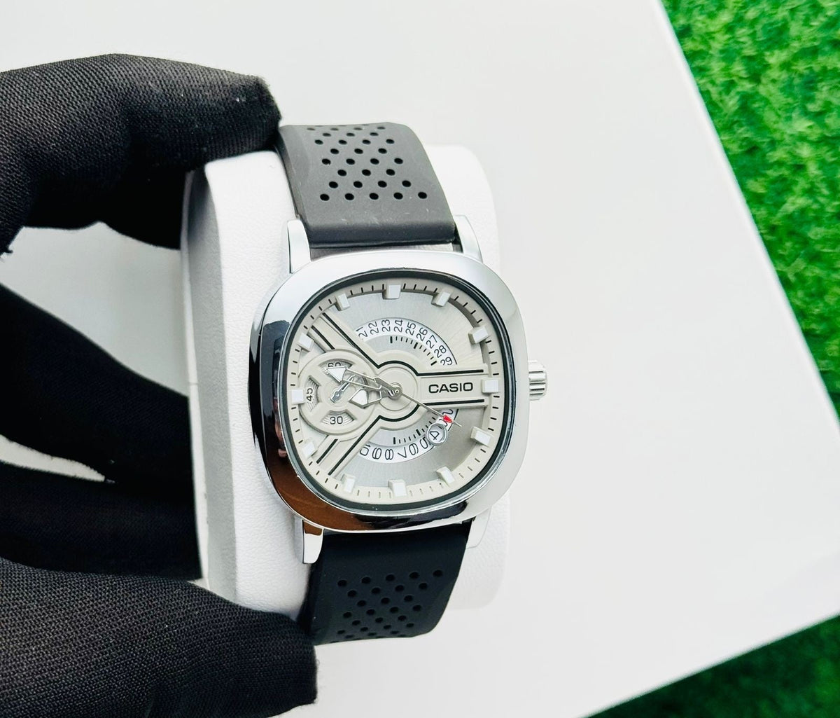 Analog Men’s Wrist Watch - in use | Qamaira UAE