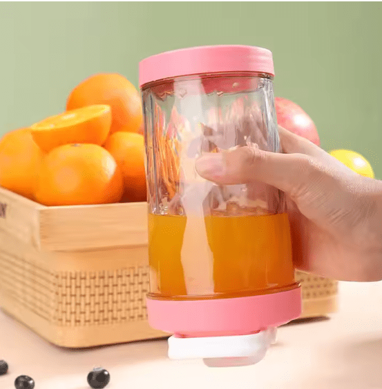 Ice Crushing Juicer – in use