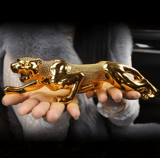 Luxury Cheetah Sculpture – close-up