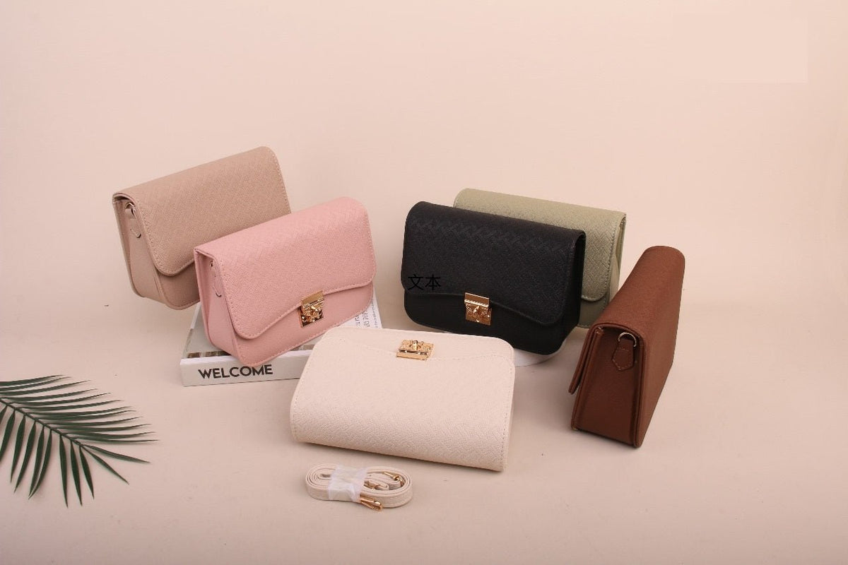 New Classic Chain Shoulder Bag – main view
