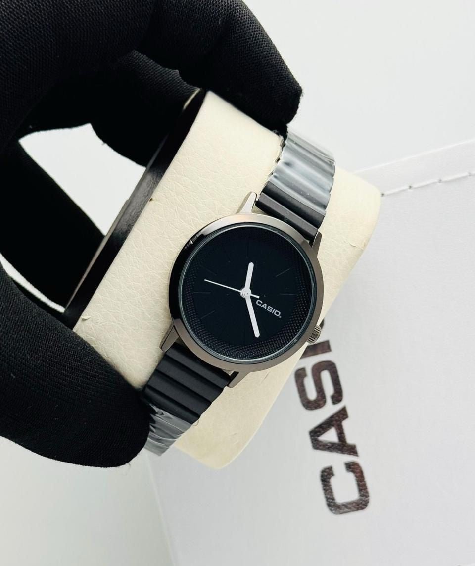Women’s Analog Wrist Watch - in use | Qamaira UAE
